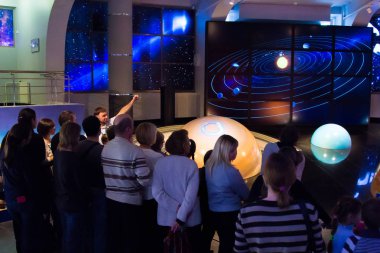 Moskova, Rusya - 4 Kasım 2016: insanlar Mosc içinde rehberli turlar