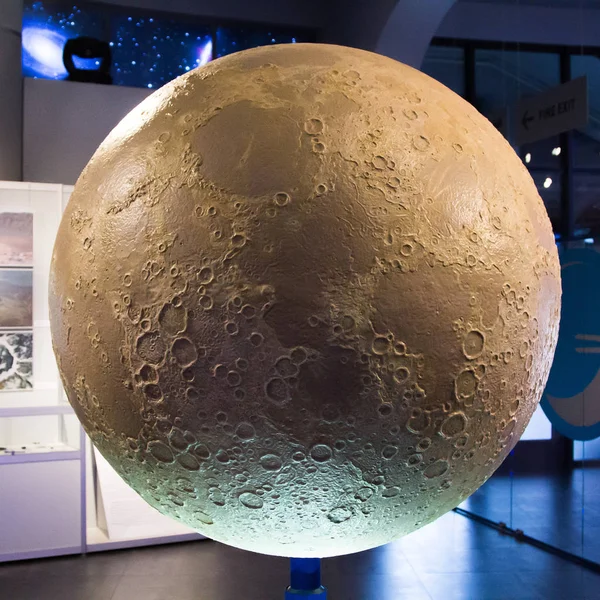 Marele glob fizic al satelitului Pământ Luna — Fotografie, imagine de stoc