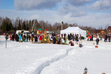 Banliyöde maslenitsa kutlama