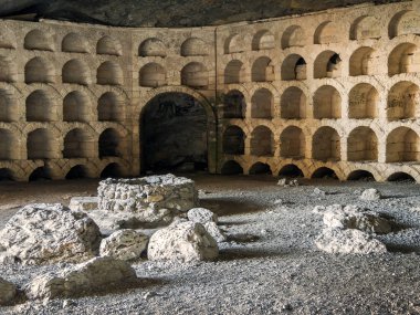 Mağara Chaliapin (Golitsyn) şarap rafları, Crimea ile