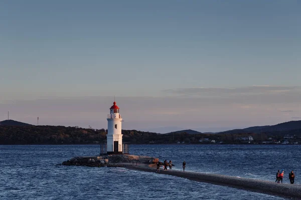bir kaya denizin, Bay, Vladivostok, Rusya'nın bağlantı noktası deniz feneri