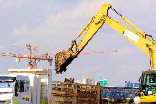 Bulldozer arbetar — Stockfoto