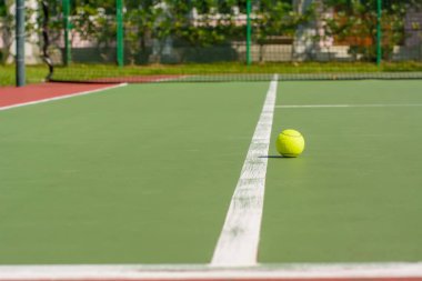 Yeşil tenis topu