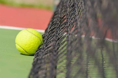 Yeşil tenis topu