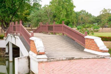 Kanal küçük taş köprüsü