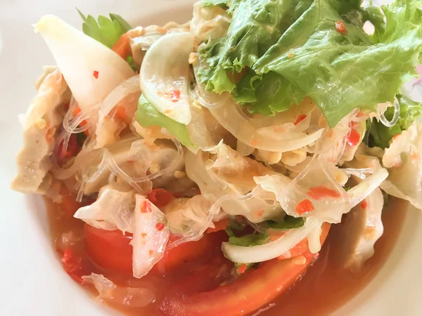 Salada de salsicha de porco tailandesa — Fotografia de Stock