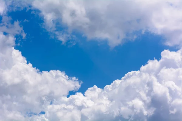 Blue cloudy sky — Stock Photo, Image