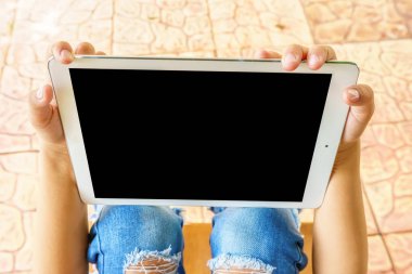 Çocuklar oynarken Tablet