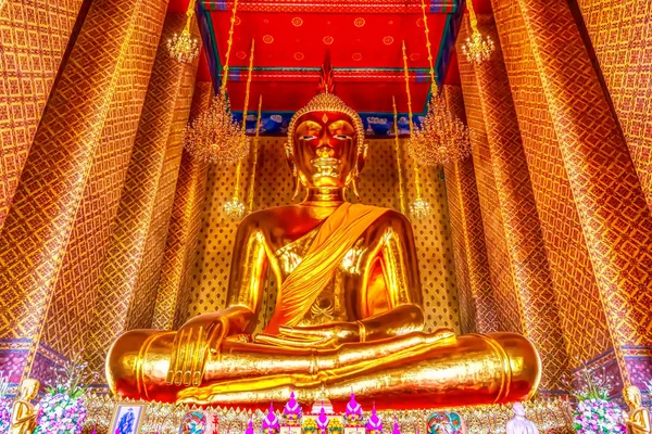Wat kanlayanamit ist ein Wahrzeichen in Thailand — Stockfoto