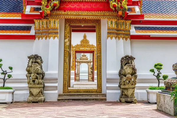 Wat Chettuphon是泰国的地标 — 图库照片