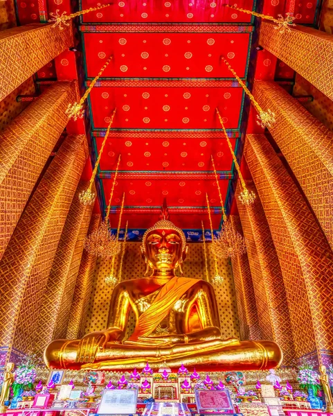 Wat kanlayanamit ist ein Wahrzeichen in Thailand — Stockfoto