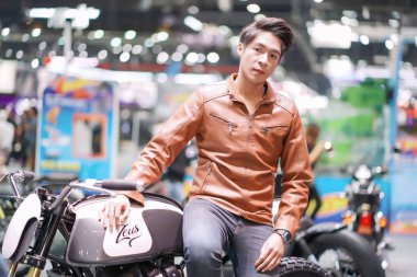 Nonthaburi, Tayland - DEC 3, 2019: Tanımlanamayan model IMPACT Arena, Muang Thong Thani, Nonthaburi, Tayland 'da 36..