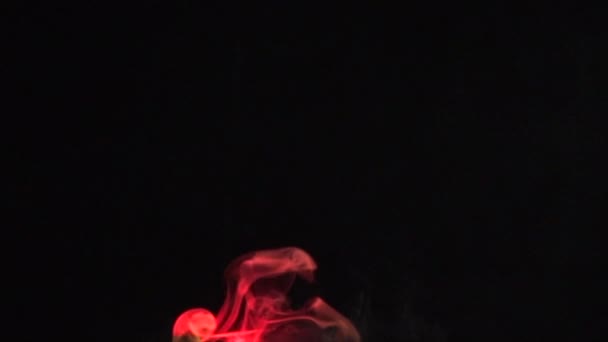 蒸汽在黑色的背景上冒着烟 这是抽象的 — 图库视频影像