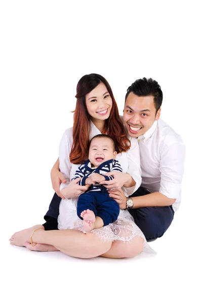 Прекрасная азиатская семья — стоковое фото