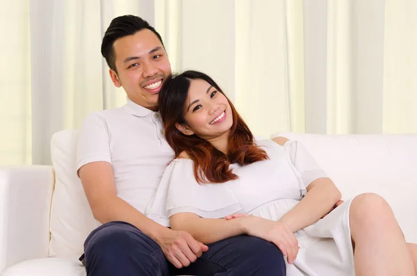 Adorável asiático casal — Fotografia de Stock