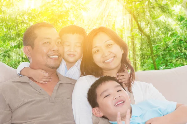 Портрет азіатської родини — стокове фото