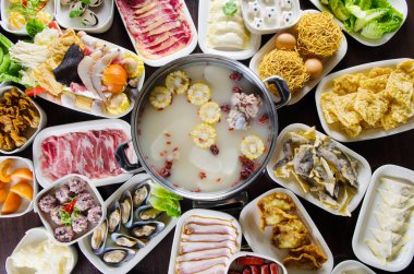Güveç yemek