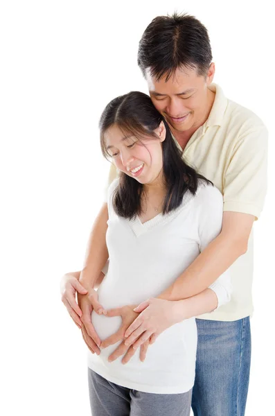 Азиатская беременная пара — стоковое фото