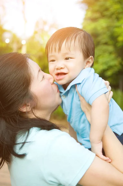 Mother and baby — Stock Photo, Image