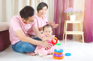 güzel Asyalı ailesi