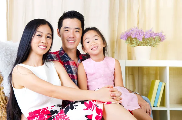 güzel Asyalı ailesi