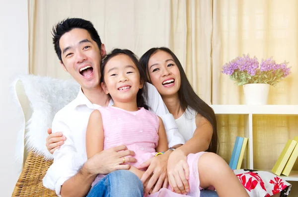 güzel Asyalı ailesi