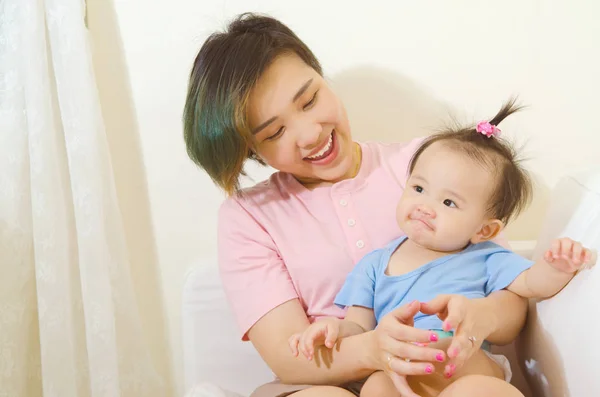 Mother and baby — Stock Photo, Image