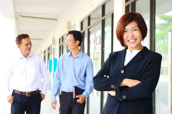 Asiática mediana edad mujer de negocios —  Fotos de Stock