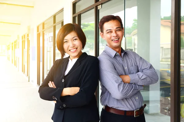 Asiático hombre de negocios y mujer de negocios —  Fotos de Stock