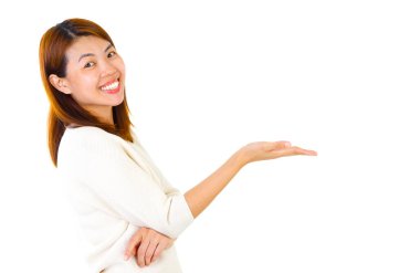 Asyalı orta yaşlı kadın kolunu aç.