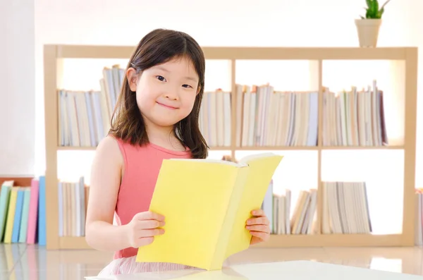 Precioso Asiático Niño Leyendo Libro Casa —  Fotos de Stock