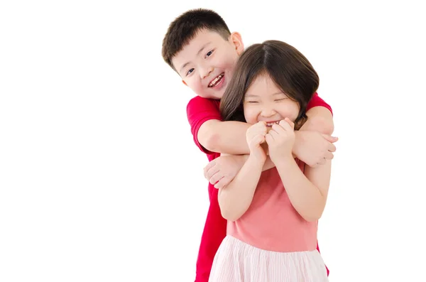 Piękny Azji Chłopiec Przytulić Jego Siostra — Zdjęcie stockowe