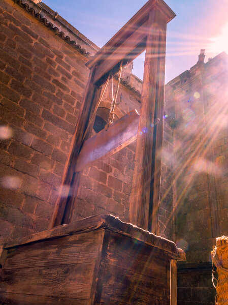 Смертная казнь: гильотина
