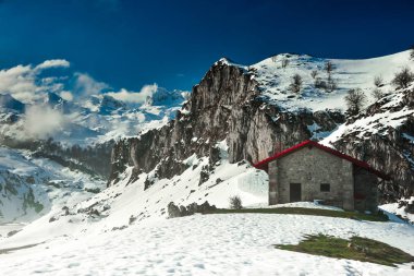 Picos de Europa dağlarında bir kabin