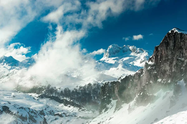 Dağlar Picos de Europa Milli Parkı, Asturias, İspanya — Stok fotoğraf