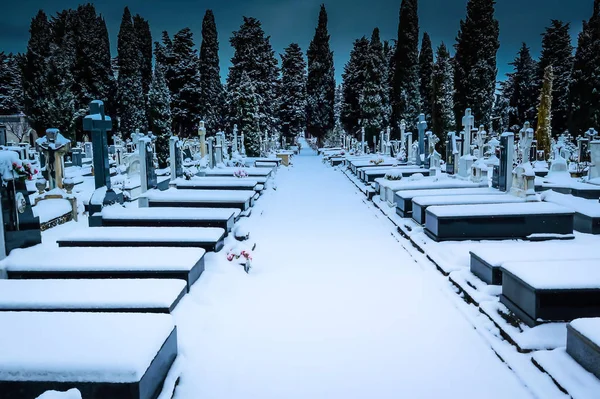 Śnieg na cmentarzu St Jose. Burgos — Zdjęcie stockowe