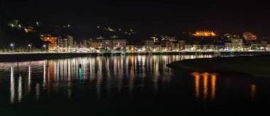 Ribadesella şehir panoramik manzaralı
