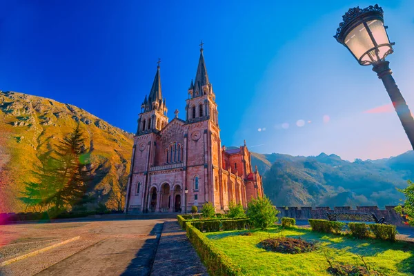 Santuario de Covadonga.Asturias . — Foto de Stock