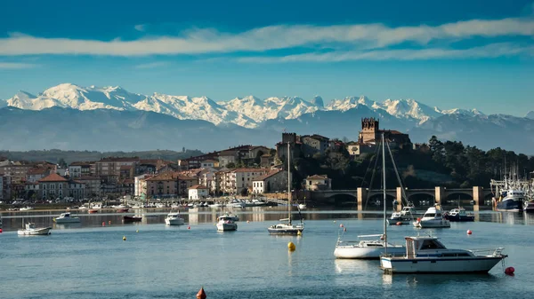 Přístav San Vicente de la Barquera.Santander.Cantabria.Spain. — Stock fotografie