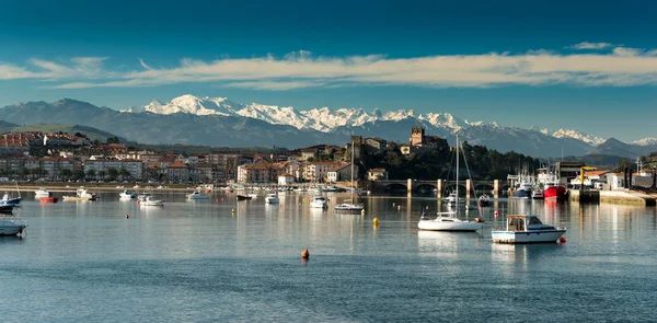 Bağlantı noktası San Vicente de la Barquera.Santander.Cantabria.Spain.