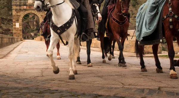 Köprü üzerinden Binicilik