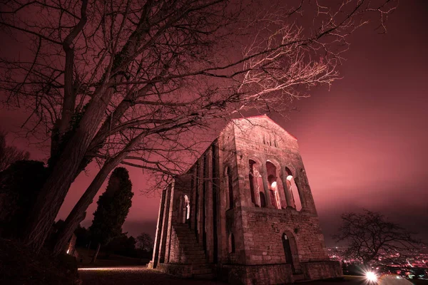 Bu gece Falls church perili