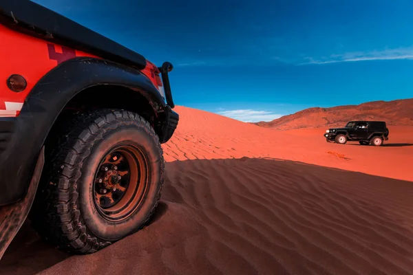 4x4 vehicles and dunes — Stock Photo, Image