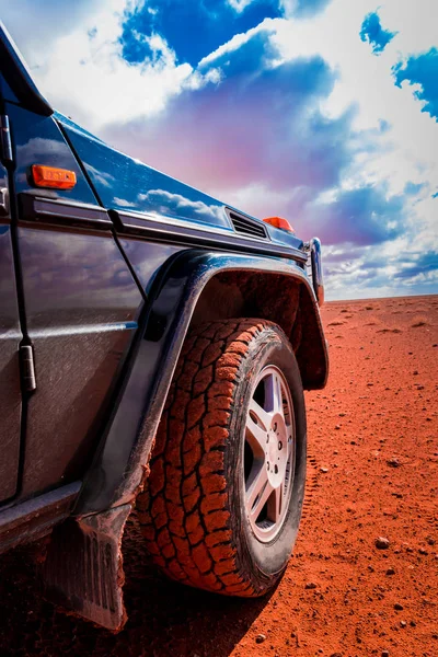 Special tire to through the desert in a 4x4 vehicle — Stock Photo, Image