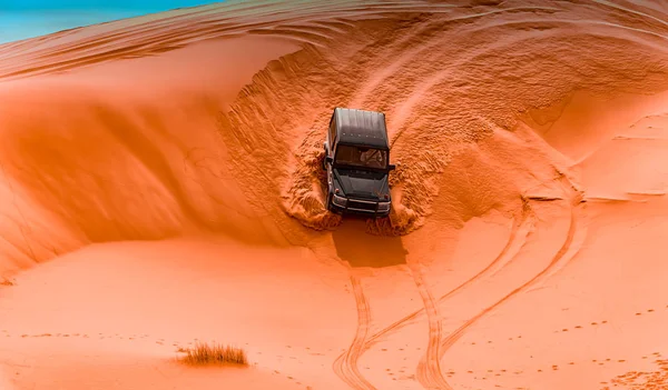 4 x 4 οχήματα και αμμοθίνες — Φωτογραφία Αρχείου