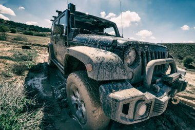 Sağlam görünümünü bir off road araç