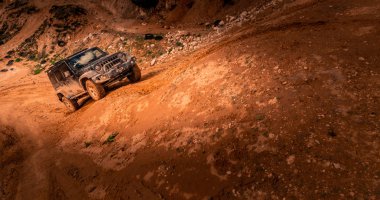 Aracın arazi her bir yamaç artan