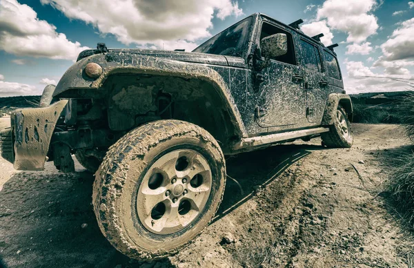 Sağlam görünümünü bir off road araç