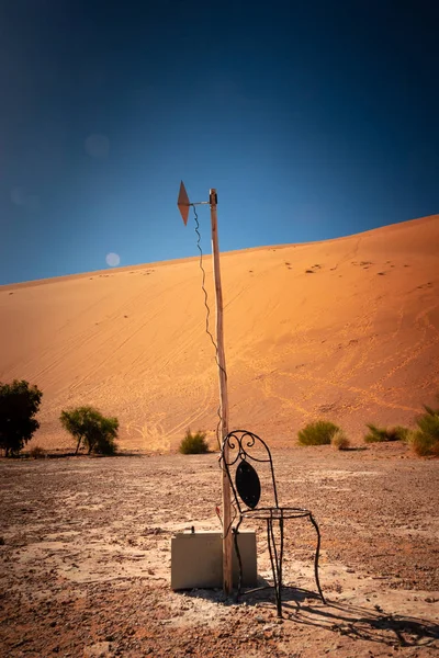 Poste de montre rudimentaire et improvisé — Photo