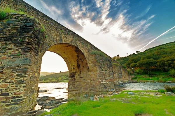 Ponte Romano Nel Villaggio Sotoserrano Salamanca Spagna — Foto Stock